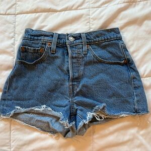 LEVI’s Stylish Blue Denim Women's Jean shorts size 24